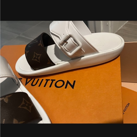 Louis Vuitton Sandals |SLIDES Authentic - Picture 5 of 12